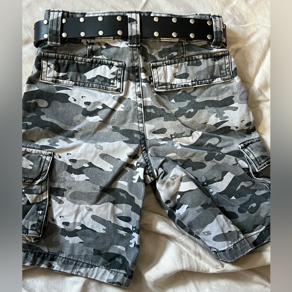 EUC Tony Hawk Camo shorts with belt size 6 - Picture 3 of 3